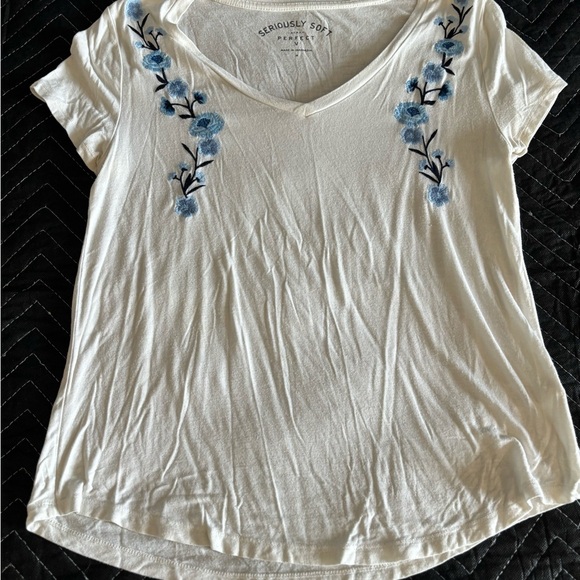 2 Womens Tops. Size Medium. Old Navy/Aeropostale - Picture 6 of 10